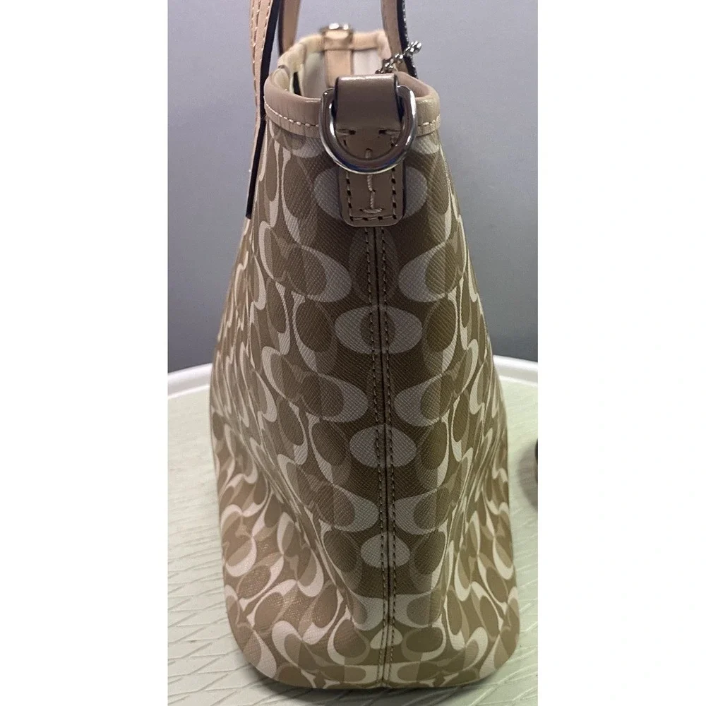 COACH Womens Signature Park Metro Dream C Tote Handbag Purse Tan &White 14x9x4‎